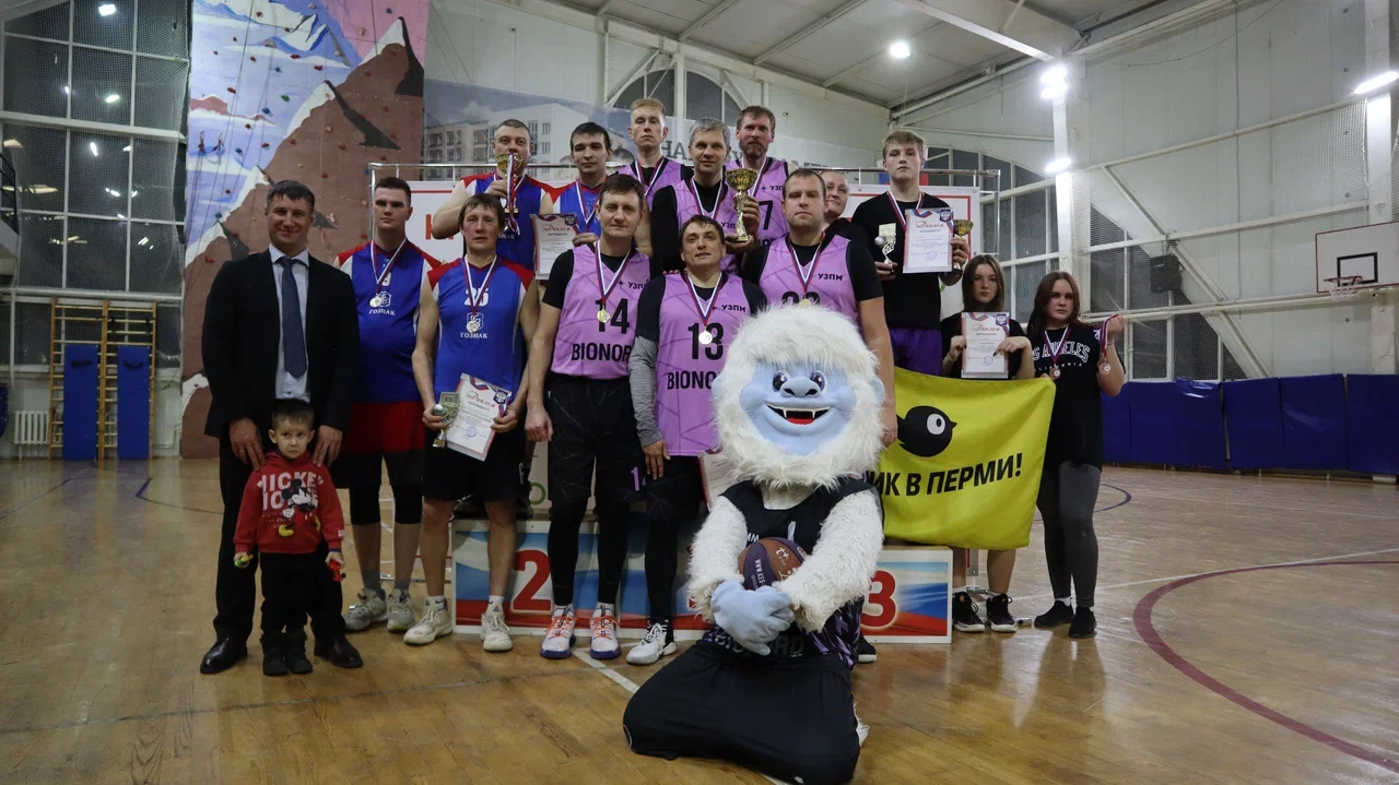 Команда УЗПМ во главе с генеральным директором Дмитрием Пылёвым одержала победу в турнире по стритболу, рис. 2